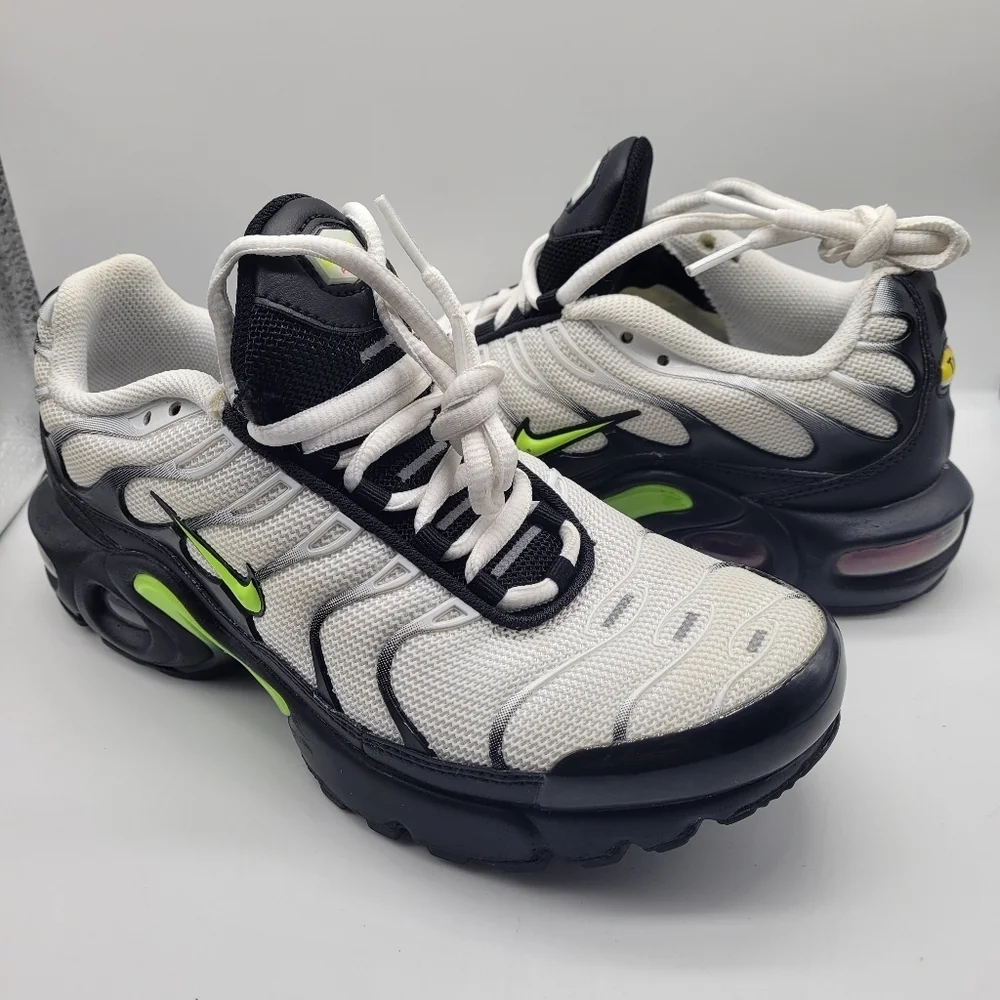 Nike Air Max Plus RF White Volt Black GS BV0047–100 Youth Size 5.5Y Neon GREEN